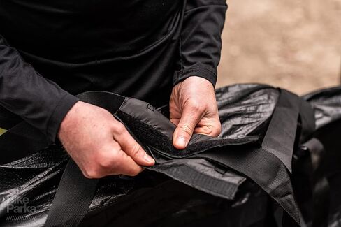 حقيبة نقل الدراجة BikeParka RoughSac - حماية متينة وقابلة للتعديل ضد الماء للدراجات - تناسب مع/بدون العجلة الأمامية، وتتضمن كيس أشياء لسهولة التعبئة - نسيج مقاوم للتمزق مقاوم للأشعة فوق البنفسجية in Kuwait