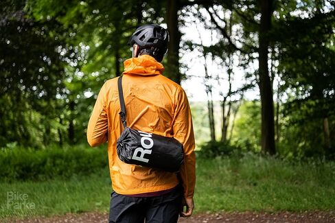 حقيبة نقل الدراجة BikeParka RoughSac - حماية متينة وقابلة للتعديل ضد الماء للدراجات - تناسب مع/بدون العجلة الأمامية، وتتضمن كيس أشياء لسهولة التعبئة - نسيج مقاوم للتمزق مقاوم للأشعة فوق البنفسجية in Kuwait