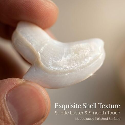 نسخة طبق الأصل من أسنان قرش النمر، مظهر أحفوري واقعي مع لمسة نهائية لؤلؤية قزحية، حرفة طبيعية صديقة للبيئة، تأتي مع صندوق هدايا أسود وحقيبة مخملية in Kuwait