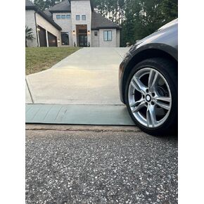 - اللون الرمادي - منحدرات حافة الممر - منحدرات السيارة منخفضة المستوى - مجموعة قابلة للتوسيع مكونة من 3 قطع - مصنوعة من مطاط معاد تدويره عالي التحمل - تخلص من الكشط والأضرار التي تلحق بشاحنة سيارتك RV in Kuwait