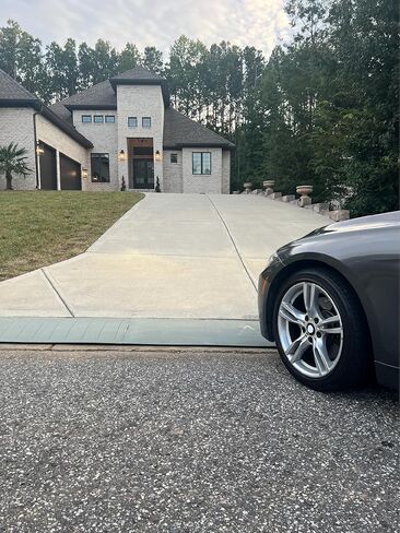 - اللون الرمادي - منحدرات حافة الممر - منحدرات السيارة منخفضة المستوى - مجموعة قابلة للتوسيع مكونة من 3 قطع - مصنوعة من مطاط معاد تدويره عالي التحمل - تخلص من الكشط والأضرار التي تلحق بشاحنة سيارتك RV in Kuwait