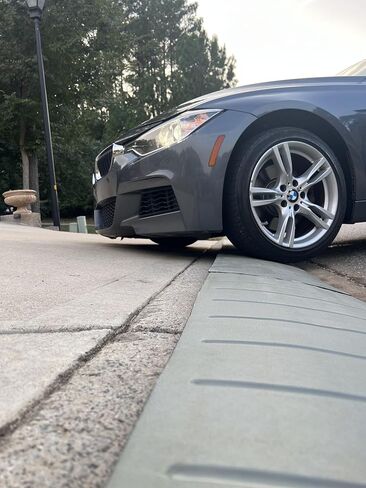 - اللون الرمادي - منحدرات حافة الممر - منحدرات السيارة منخفضة المستوى - مجموعة قابلة للتوسيع مكونة من 3 قطع - مصنوعة من مطاط معاد تدويره عالي التحمل - تخلص من الكشط والأضرار التي تلحق بشاحنة سيارتك RV in Kuwait