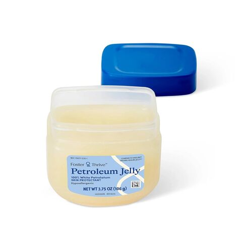 فوستر آند ثرايف بتروليوم جيلي لحماية البشرة، حجم سفر 3.75 أونصة، تخفيف جفاف الجلد، يحمي الجروح الطفيفة، يوصى به أطباء الجلدية، خالي من العطور، يحبس الرطوبة، 3 عبوات in Kuwait