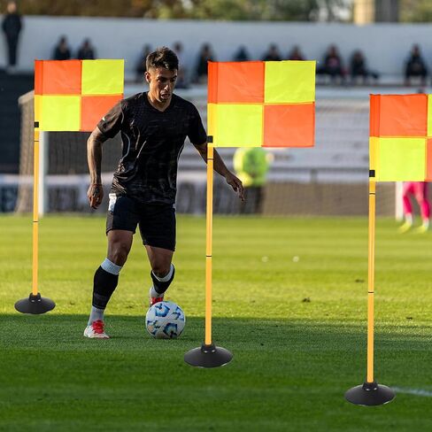 أعلام ركن كرة القدم مع أعمدة خفة الحركة، وأعمدة تدريب قابلة للتعديل مع قاعدة مطاطية وأعلام لممارسة كرة القدم وتدريبات خفة الحركة (4) in Kuwait