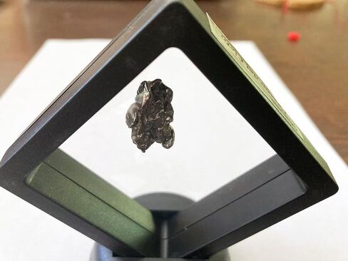 Genuine 6g Meteorite Specimen from Argentina in Floating Display – Real Space Rock from Campo del Cielo Crater Field in Kuwait