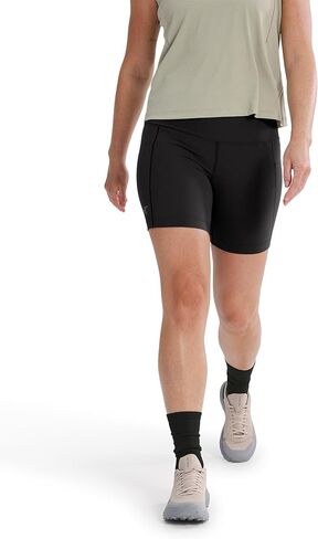Arc'teryx Essent فائدة شاهقة قصيرة 6 نساء | تمتد تنوعية قصيرة مع تخزين خالي من الارتداد in Saudi Arabia