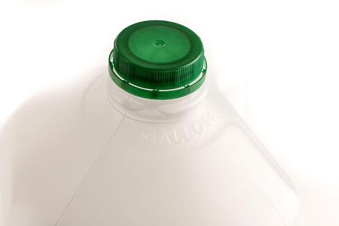 (8 عبوات) زجاجات عصير بلاستيكية فارغة جالون مع أغطية خضراء واضحة 128 أونصة - زجاجات عصير - مثالية للعصائر والحليب والعصائر والنزهات وحتى إعداد الوجبات - صنع في الولايات المتحدة الأمريكية in Kuwait