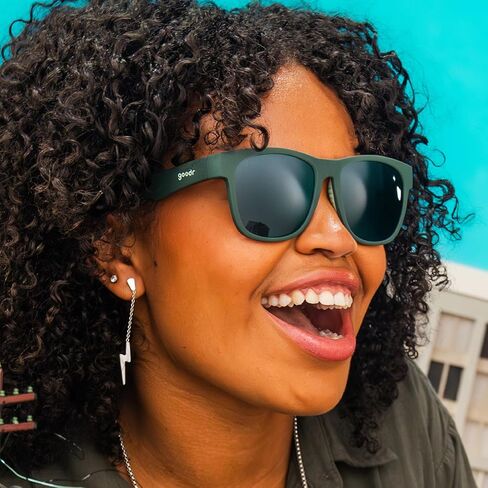 نظارات شمسية مستقطبة Mint Julep Electroshocks للرجال والنساء من Goodr، مقاس كبير (BFG)، إطار صلب أخضر داكن مع عدسات متدرجة خضراء، حماية من الأشعة فوق البنفسجية 400، بدون انزلاق، بدون ارتداد in Saudi Arabia
