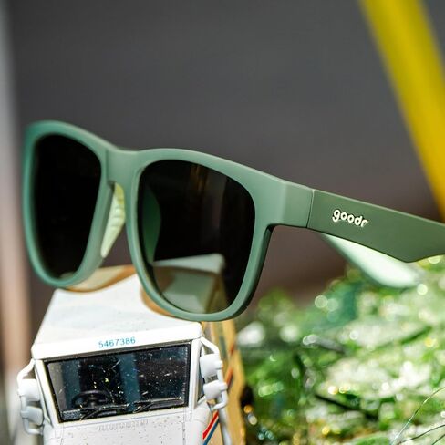 نظارات شمسية مستقطبة Mint Julep Electroshocks للرجال والنساء من Goodr، مقاس كبير (BFG)، إطار صلب أخضر داكن مع عدسات متدرجة خضراء، حماية من الأشعة فوق البنفسجية 400، بدون انزلاق، بدون ارتداد in Saudi Arabia