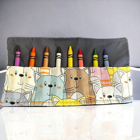 حقيبة قابلة للطي لحامل علبة أقلام التلوين من On the Go Crayons، تحمل من 9 إلى 18 لونًا مفضلاً، مثالية لإبقاء أطفالك منظمين وملهمين ومستمتعين - تتضمن 8 ألوان شمع! صناعة يدوية أمريكية (دينو، صغير) in Kuwait