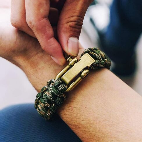 سوار Jungle Camo Paracord من شركة Hero - سوار النجاة للرجال مع علم الولايات المتحدة الأمريكية البرونزي - 3 أحجام قابلة للتعديل للاستعداد التكتيكي، L in Kuwait