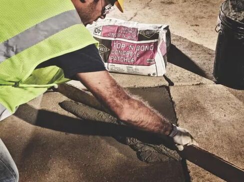 Sakrete - 120031 - أداة لصق الخرسانة باللون الرمادي، صندوق 10 رطل، التغطية: 4.5 قدم مربع in Kuwait