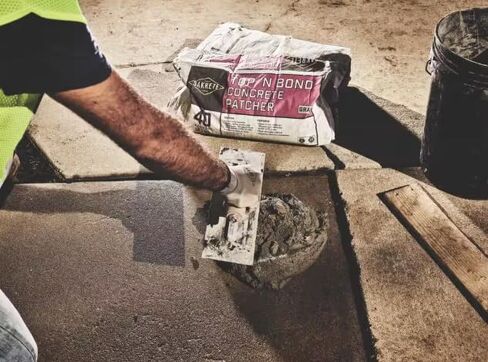 Sakrete - 120031 - أداة لصق الخرسانة باللون الرمادي، صندوق 10 رطل، التغطية: 4.5 قدم مربع in Kuwait