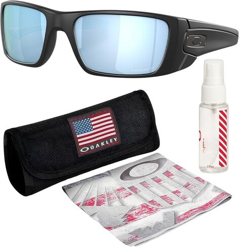 Oakley OO9096 FUEL CENTER LATTE FRAME-عدسة رمادية ، مستطيل غير مستقبل نظارة شمسية مع حزمة أدوات النظارات الرسمية in Saudi Arabia