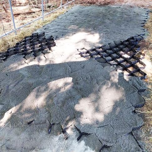 Horse Corral Mud Control Grate - Honeycomb Permeable Paving Stabilizer for Gravel Driveways & Paths Outdoor Ground Grids (5m x 7m) in Kuwait