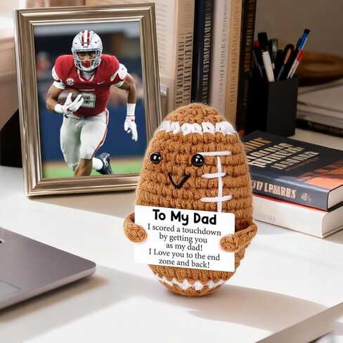 هدايا كرة قدم كروشيه صغيرة مضحكة للأب من ابنته، هدايا عيد الحب المصنوعة يدويًا من الكروشيه للأب خطوة الأب، هدية أنا أحبك يا أبي لعيد الأب عيد الفصح عيد الميلاد ديكور صغير in Kuwait