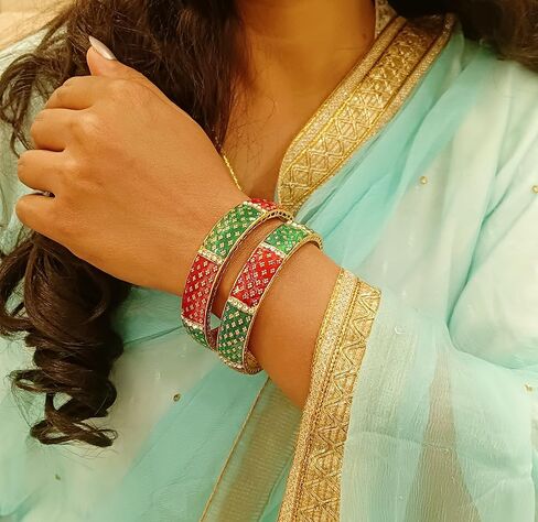 Efulgenz Gold Tone Bangle Indian Bangle مجموعة للنساء الأنيقة الإسورة مجموعة الأسوار الذهب الهندية المجوهرات الزفاف الهندية لحفل الزفاف بوليوود أزياء المجوهرات in Saudi Arabia