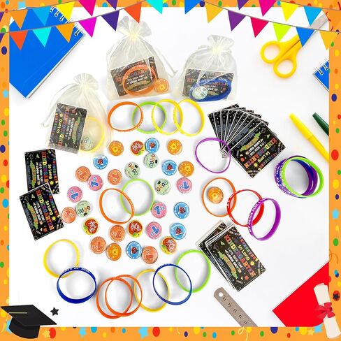 144 PCS 5 هدايا التخرج من الدرجة الخامسة تشمل 36 معصمًا مطاطيًا 36 شارات التخرج 36 تهنئة بطاقة التخرج 36 أكياس أورجانية لصالح الحفلة الخامسة لتوفيرات الحفلات in Kuwait