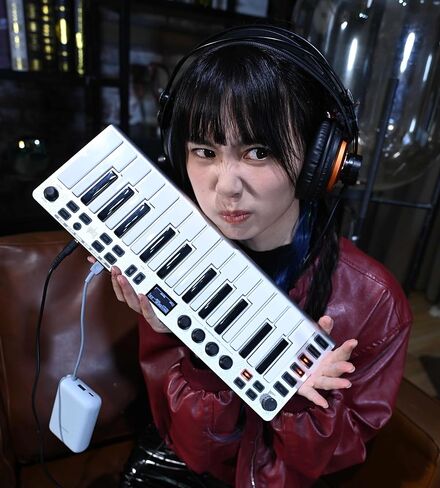 ESI Xsynth Ultra-Thin 25-Key Synthesizer with Integrated Master Keyboard and Audio/MIDI Interface in Saudi Arabia