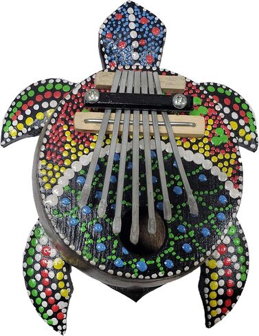 جسم سلحفاة كاليمبا بجوز الهند يعمل على تضخيم الصوت، وأسنان فولاذية، وصوت رنين، ونوتات موسيقية واضحة مذهلة - يمكن تشغيل نغمات مهدئة للهدوء التأملي والاسترخاء، وديكور ساحلي فريد (فن نقطي) in Kuwait