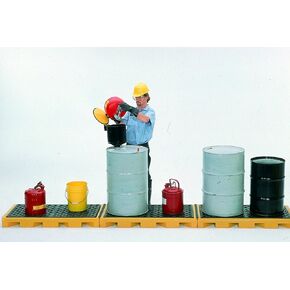 UltraTech 2317 نظام مرفق المثانة فائق الانسكاب من البولي إيثيلين مع تركيب المثانة والحاجز، سعة احتواء 66 جالون، طول 25-7/8 بوصة × عرض 4-5/8 بوصة × ارتفاع 5-3/4 بوصة in Kuwait