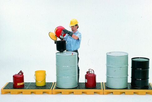 UltraTech 2317 نظام مرفق المثانة فائق الانسكاب من البولي إيثيلين مع تركيب المثانة والحاجز، سعة احتواء 66 جالون، طول 25-7/8 بوصة × عرض 4-5/8 بوصة × ارتفاع 5-3/4 بوصة in Kuwait