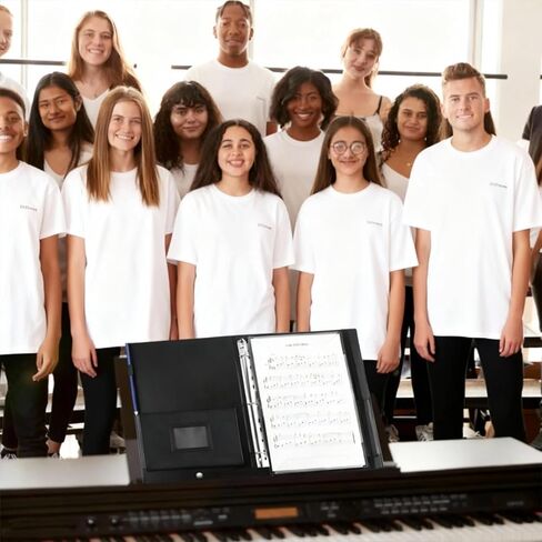 مجلد موسيقى ورقة فضفاضة مع 3 حلقات (13 بوصة × 10.2 بوصة)، مجلد موسيقى جوقة من جلد البولي يوريثان، مع حزام يد وحزام ثابت، مناسب للعروض المسرحية، ولعب البيانو، والجوقة (أسود) in Kuwait