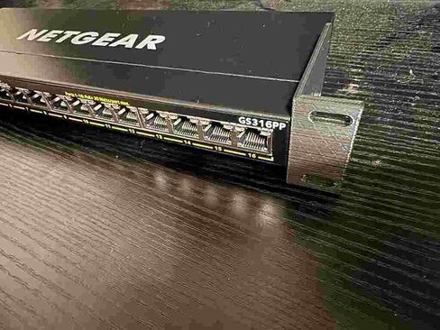 آذان رف بتصميم مخصص 1U (قطعتان) لمحول Netgear GS316PP ذو 16 منفذ POE in Saudi Arabia