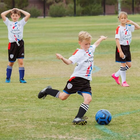 3 أزواج من واقيات وأكمام كرة القدم للشباب، واقيات ساق كرة القدم المقاومة للصدمات للأطفال وجوارب طويلة لكرة القدم، وسادات مرنة لكرة القدم واقيات الساق للفتيات والأولاد من سن 6 إلى 15 عامًا in Kuwait