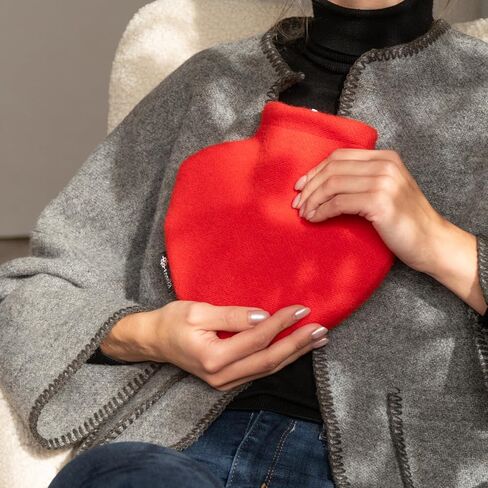 زجاجة ماء ساخن على شكل قلب أحمر مع غطاء من الصوف 100% من نسيج باركر، زجاجة مياه على شكل قلب أنيقة 0.7 لتر in Saudi Arabia
