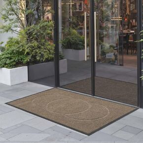 سجادة باب أمامية VEVOR، مقاس 47 × 35 بوصة، سجادة أرضية تجارية للداخلية والخارجية، سجادة عصرية أنيقة مع دعم TPE، سجادة صناعية شديدة التحمل قابلة للغسل للممر، الشرفة، المرآب، بني in Kuwait
