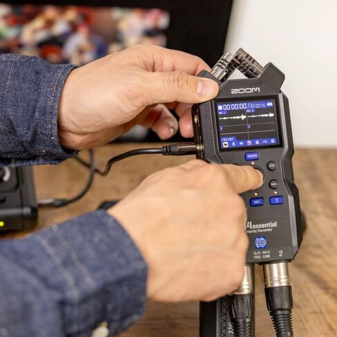 جهاز تسجيل Zoom H4essential المحمول مع حزمة الملحقات وكابلات XLR وبطاريات AA وبطاقة microSD مع محول in Saudi Arabia