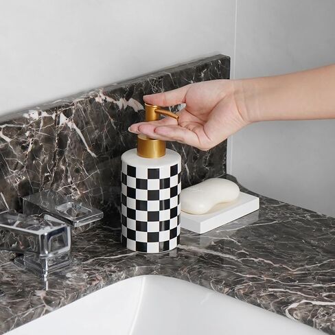 عبوتان من موزع صابون السيراميك، مجموعة موزع صابون اليد الحديثة على شكل شطرنج 10 أونصة لمنضدة الحمام، حوض المطبخ، زجاجة مضخة قابلة لإعادة الملء برأس ذهبي مقاوم للصدأ (أسود وأبيض) in Kuwait