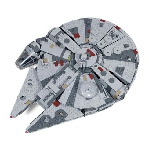 حل العرض المثبت على الحائط لـ Lego Star Wars Millennium Falcon 75257 & 75105 - حامل العرض الآمن والحديث لهواة الجمع in Kuwait