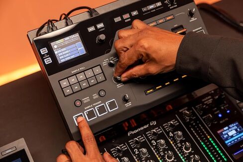 تأثير DJ الاحترافي AlphaTheta RMX‑IGNITE – 3-BAND FX، وLEVER FX، و4-Sampler Pads، والإرسال/الإرجاع الرقمي، ومحولات ESS 32-bit in Kuwait