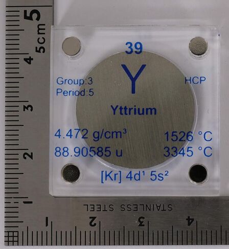 قرص إيتريوم (Y) معدني مقاس 24.26 ملم نقي بنسبة 99.9% مع علبة أكريليك للتجميع أو التجارب in Kuwait