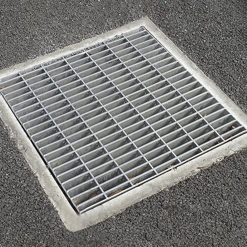 Commercial Galvanized Steel Drain Grate Cover for Sidewalk, Patio & Driveway – Detachable Trench Grating Plate (100x25x3cm(39 2/5x9 4/5x1 1/5in)) for Enhanced Drainage & Durability in Kuwait