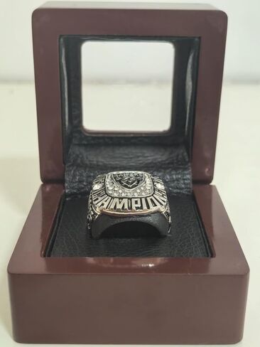 Rare Legacy 2024 Championship Ring RaiderTM - صندوق صندل شفاف عالي المستوى مطلي بالذهب/الفضة • عرض طبق الأصل للبالغين in Saudi Arabia