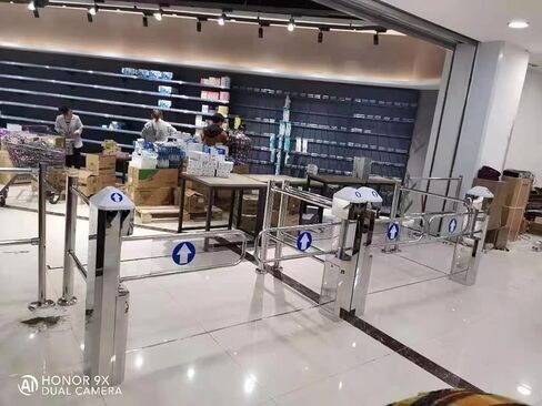 باب دوار متأرجح لمدخل السوبر ماركت، بوابة للمشاة ذات اتجاه واحد من الفولاذ المقاوم للصدأ مع الحث التلقائي، حاجز التحكم في الوصول لمتجر البيع بالتجزئة ومركز التسوق in Saudi Arabia