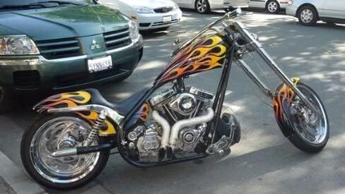 أغطية فورموزا | غطاء دراجة نارية، حماية خارجية مقاومة للماء لجميع المواسم، يناسب دراجات الرحلات والمروحيات والطرادات مقاس 108 بوصة - شعار الجمجمة المشتعلة (XXL، أسود وفضي) in Kuwait