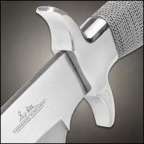 سكين جيل هيبن هايلاندر باوي | شفرة من الفولاذ المقاوم للصدأ 8 3/4 بوصة 420 | 13 1/2 بوصة بشكل عام | يتضمن غمد حزام جلدي فاخر in Kuwait