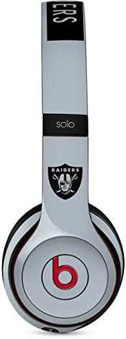غلاف صوتي من Skinit متوافق مع Beats Solo 3 Wireless - تصميم سلسلة الأداء الفضي من NFL Las Vegas Raiders المرخص رسميًا in Saudi Arabia