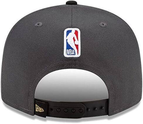 New Era Men Milwaukee Bucks 2021 نهائيات الأبطال غرفة الخزانة 9fifty Snapback قابلة للتعديل 950 قبعة - رمادي/أسود in Kuwait