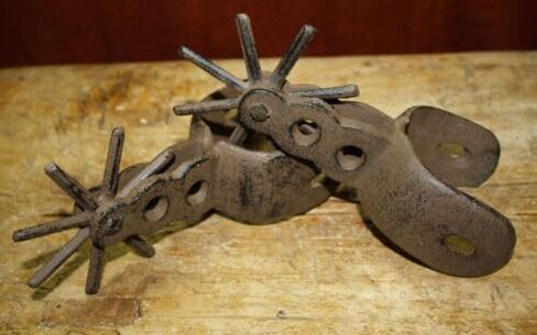 Vintage Cast Iron Large SPURS Rodeo Cowboy Western Rustic Home Decor Texas Spur Boots in Saudi Arabia