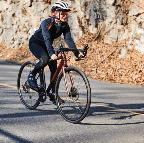 شاحن بطارية Shimano Dura-Ace SM-BCR2 Di2، متوافق مع Shimano Bt-Dn110-A Di2، الإخراج: 8.4 فولت - 400 مللي أمبير in Kuwait