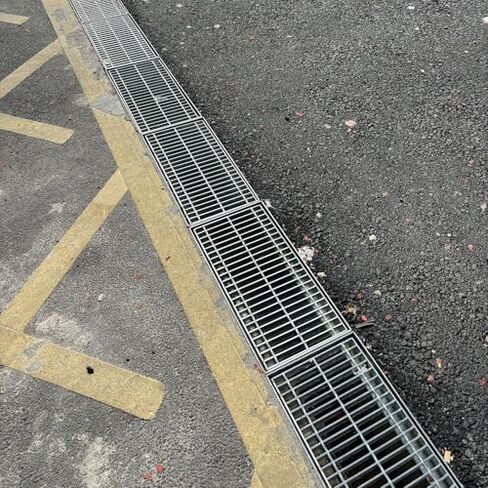 Heavy Duty Galvanized Steel Floor Drain, Efficient Grate for Sewers, Driveways, Gardens - Professional Channel Drain (50x15x2cm) in Kuwait