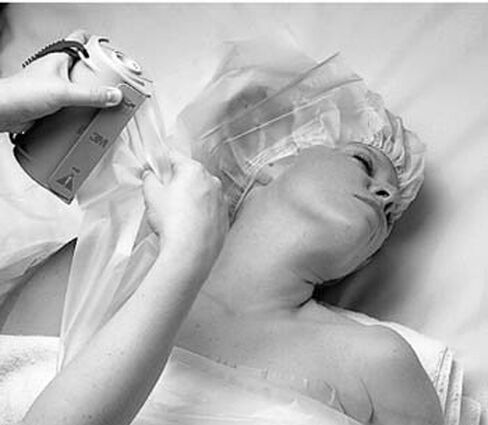 3M Health Care 1000NSR Steri-Drape Roll Prep Drape & Dispenser (عبوة من 8) in Saudi Arabia