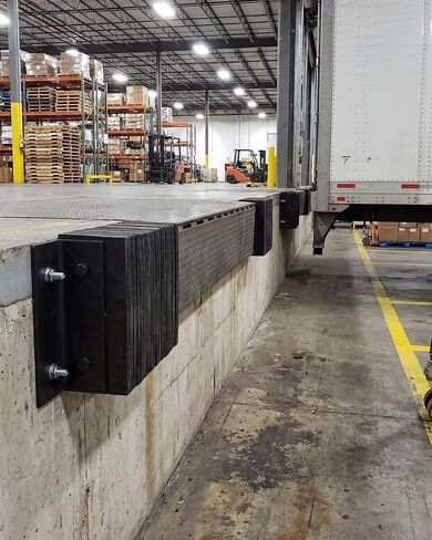 قطعتان من مصدات مطاطية مغلفة للشاحنة، مصدات منصة التحميل مجهزة بمرساة إسفينية مطلية بالزنك على شكل حرف D من أجل وسائد التوسيد المطاطية في أرصفة تحميل الشاحنات (14 بوصة × 10 بوصة × 4.5 بوصة) in Kuwait