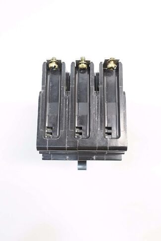 مربع D EDB34015 3P 15A AMP 480V-AC قاطع دائرة مقولب D551638 in Saudi Arabia