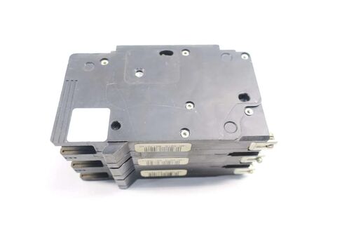 مربع D EDB34015 3P 15A AMP 480V-AC قاطع دائرة مقولب D551638 in Saudi Arabia